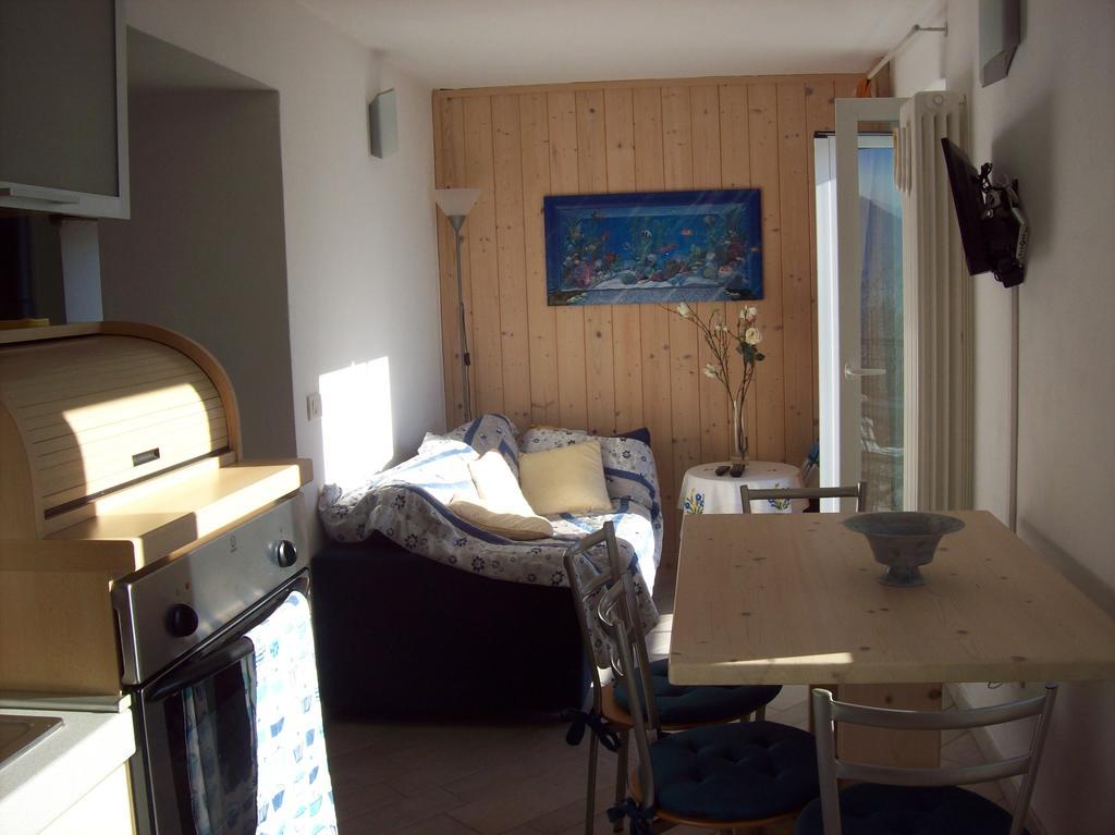 Casa Delle Camelie Apartment Sorico Luaran gambar